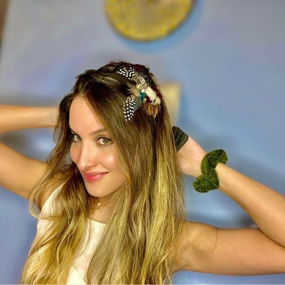 Beautiful Thin Headband Decorated w/Feathers & Crystals-Multicolored, Never Used - Picture 3 of 7